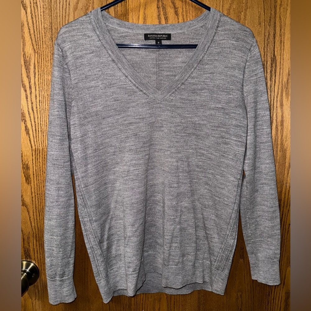 Banana Republic Women’s Gray V-Neck Sweater